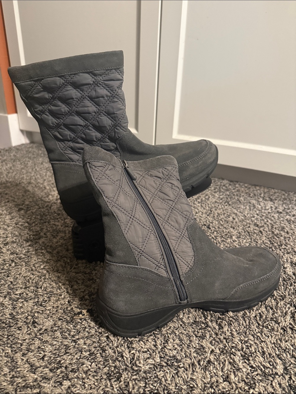 Lands’ End Women’s 9.5 Gray Suede Quilted Side Zip Winter Boots